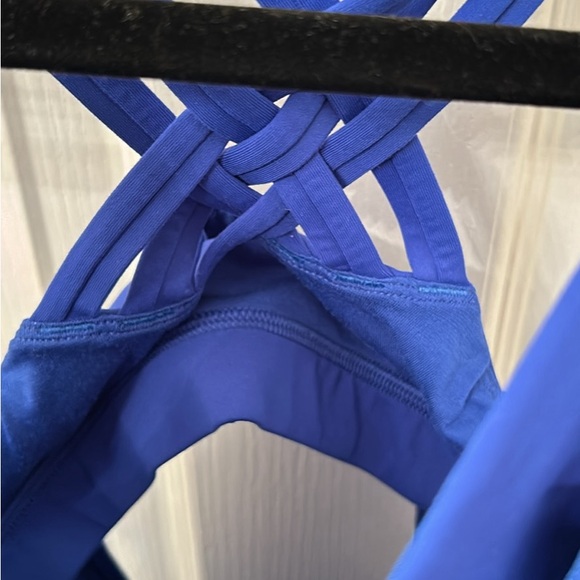 Lululemon top with built in sports bra - Picture 2 of 3